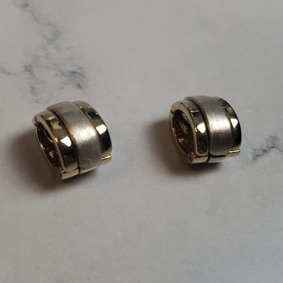 Vintage Magnetic Clip on Earrings - Picture 2 of 5